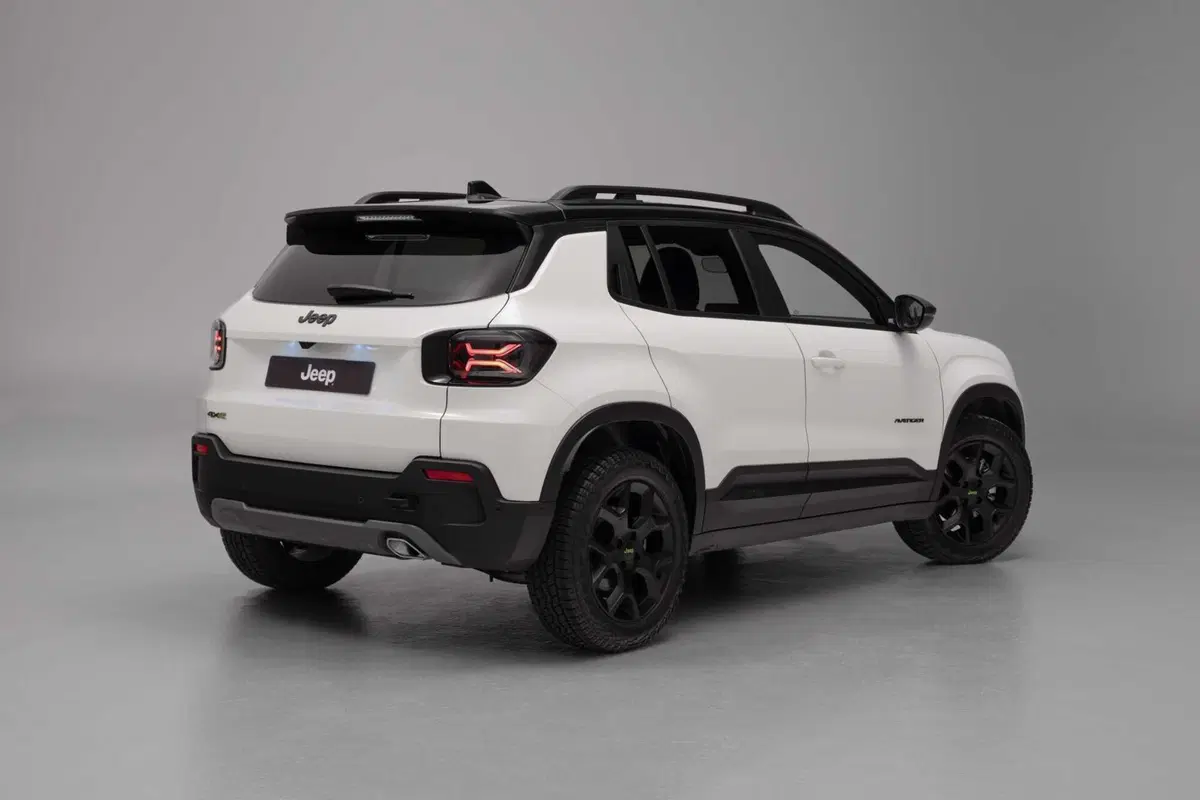 Jeep Avenger 4xe: l'ibrido si fa in quattro (x quattro) (13)