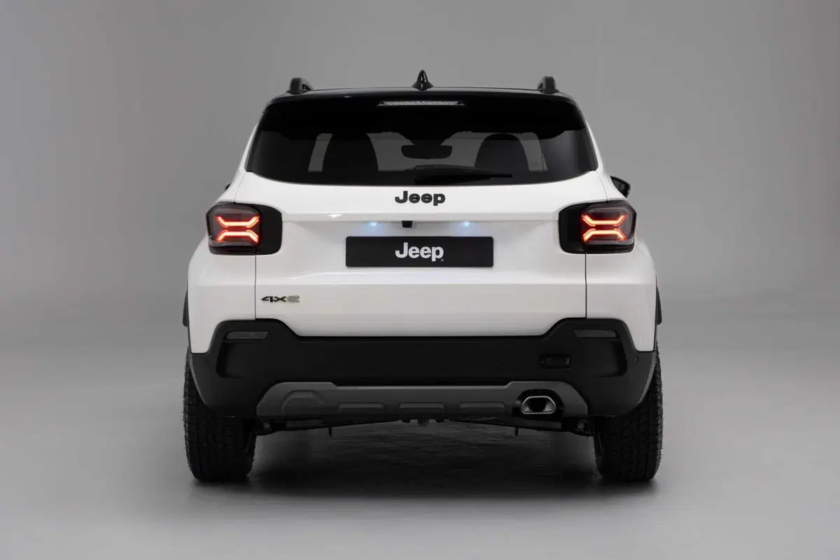 Jeep Avenger 4xe: l'ibrido si fa in quattro (x quattro) (14)