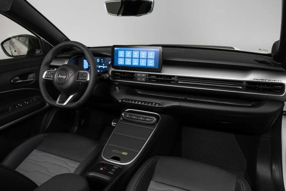 Jeep Avenger 4xe: l'ibrido si fa in quattro (x quattro) (15)