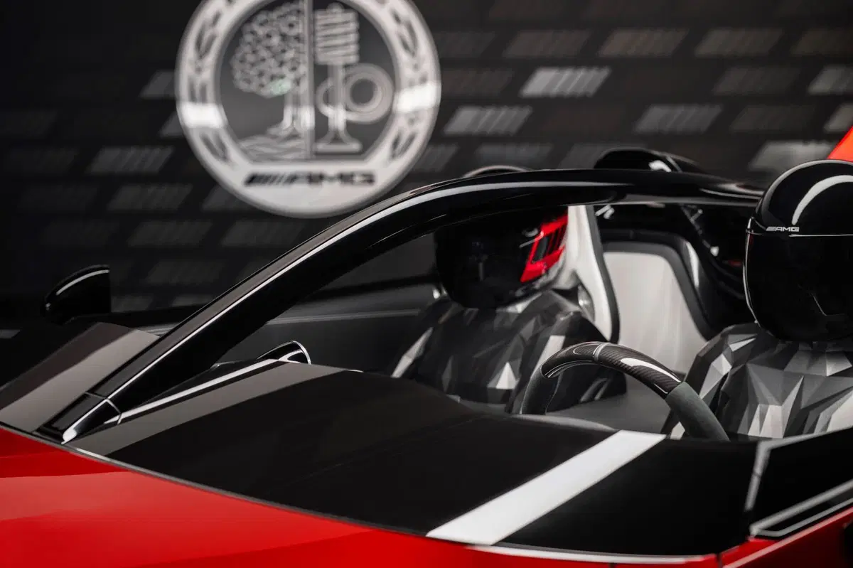 Mercedes AMG PureSpeed, la concept di ispirazione F1 debutta a Monaco (2)