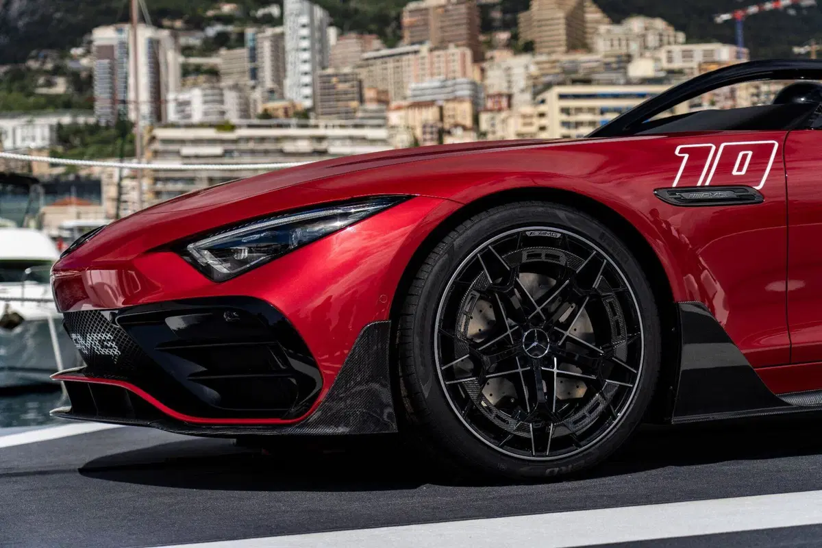 Mercedes AMG PureSpeed, la concept di ispirazione F1 debutta a Monaco (12)