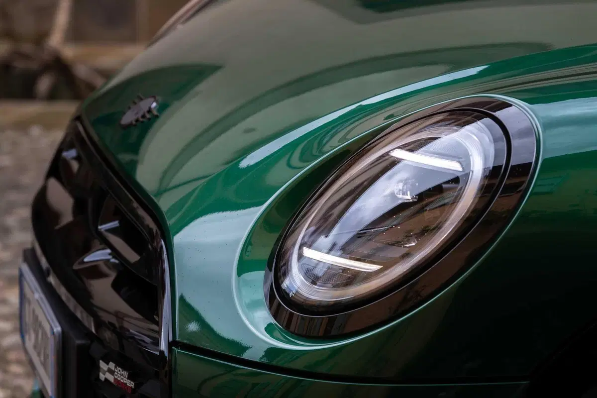 Mini Cooper 2024: le versioni, i motori e le caratteristiche tecniche (5)