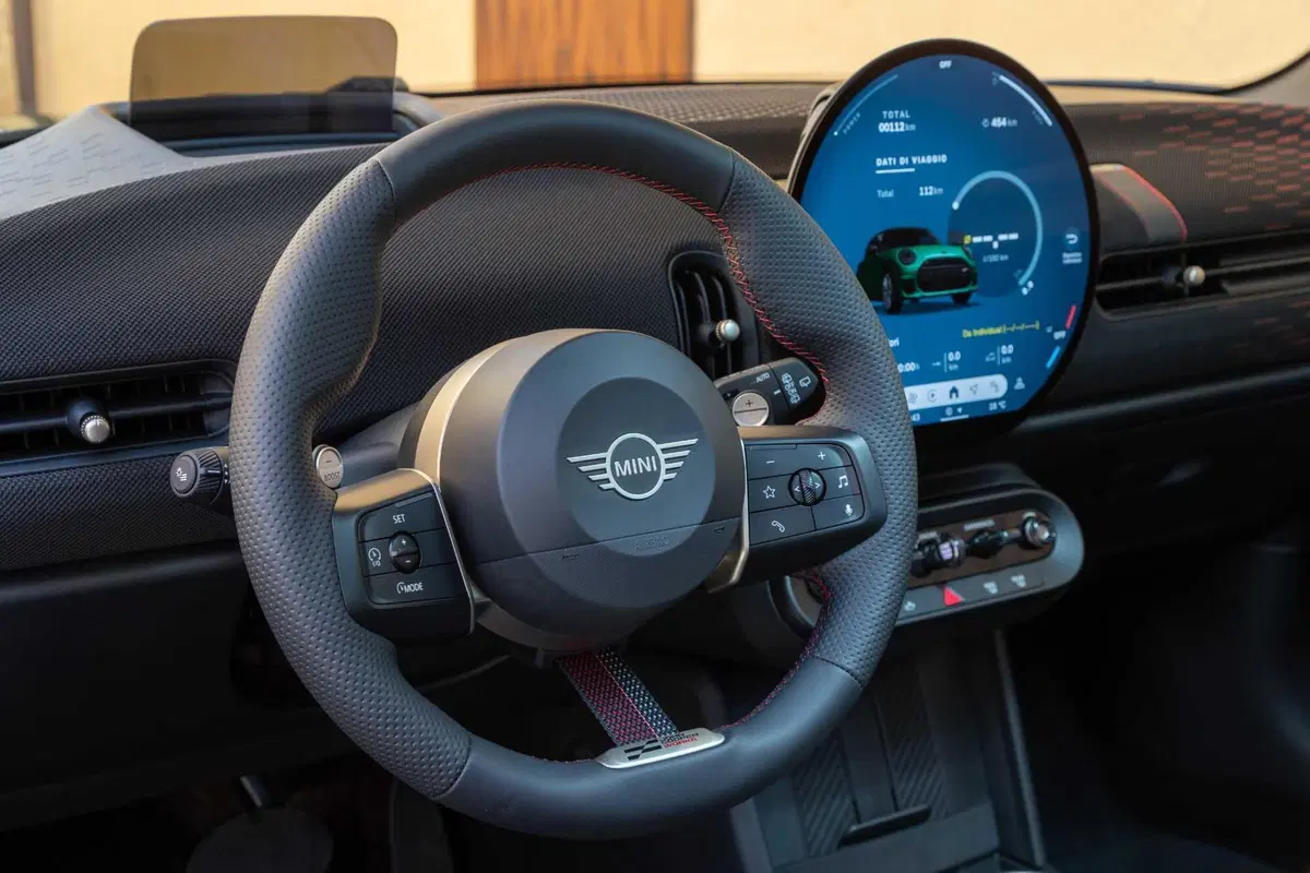 Mini Cooper 2024: le versioni, i motori e le caratteristiche tecniche (8)