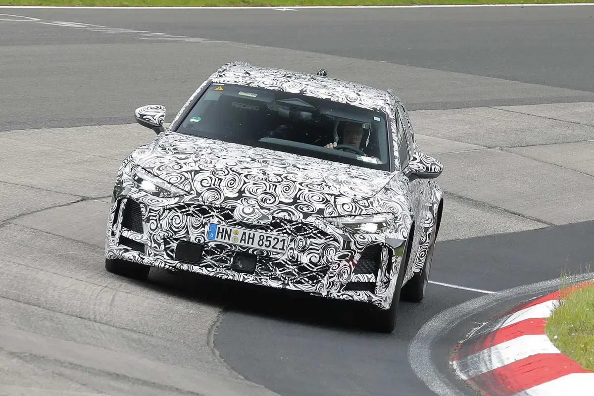 Audi RS5: le foto spia del prototipo al Nurburgring  (2)