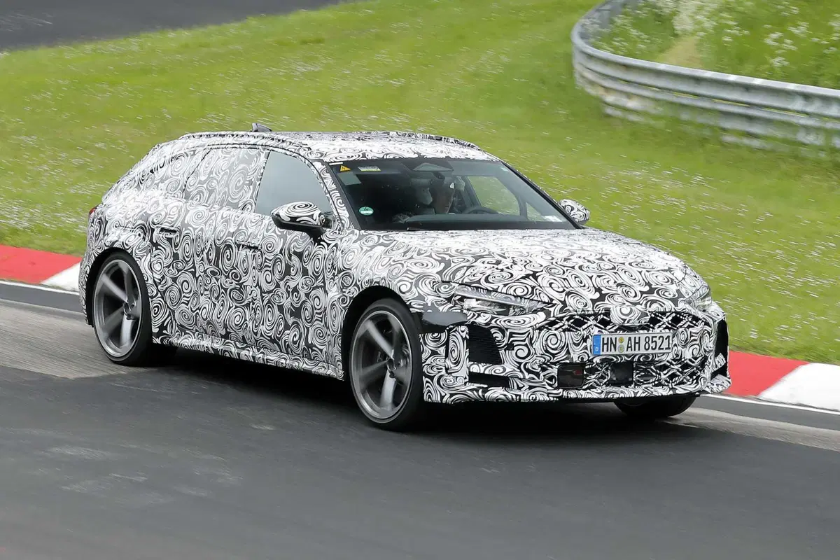 Audi RS5: le foto spia del prototipo al Nurburgring  (4)