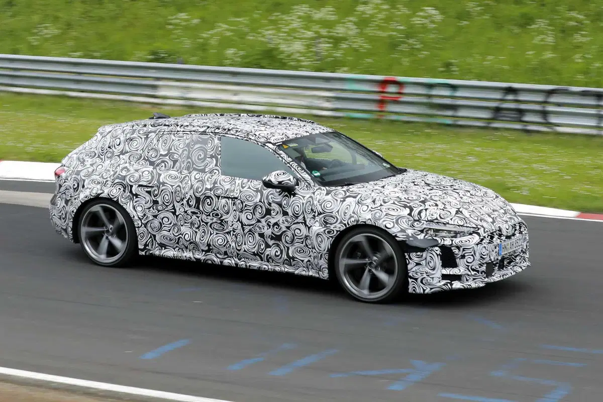 Audi RS5: le foto spia del prototipo al Nurburgring  (5)