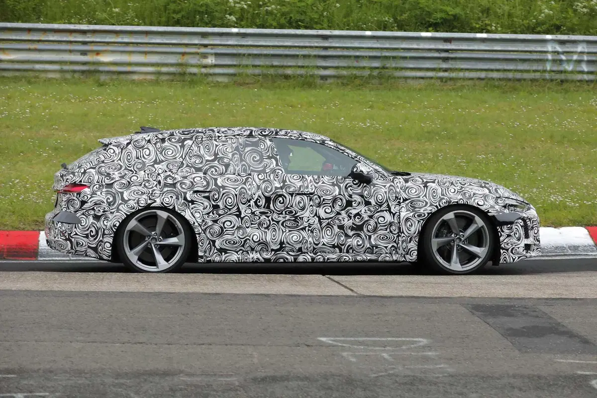 Audi RS5: le foto spia del prototipo al Nurburgring  (7)