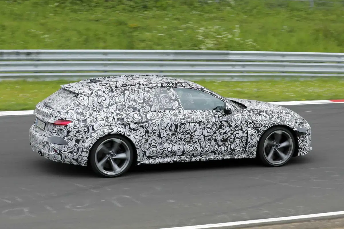 Audi RS5: le foto spia del prototipo al Nurburgring  (8)