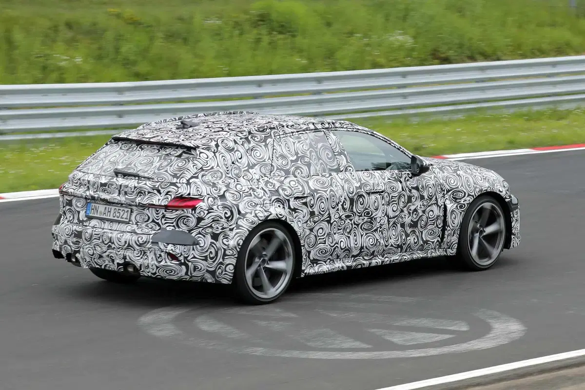 Audi RS5: le foto spia del prototipo al Nurburgring  (9)