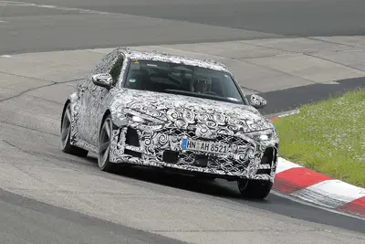 Audi RS5: le foto spia del prototipo al Nurburgring 
