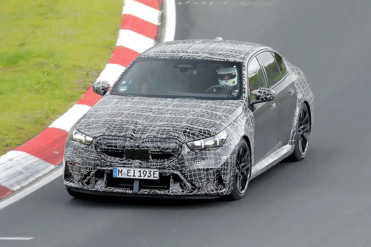 BMW M5: le foto spia della nuova generazione 