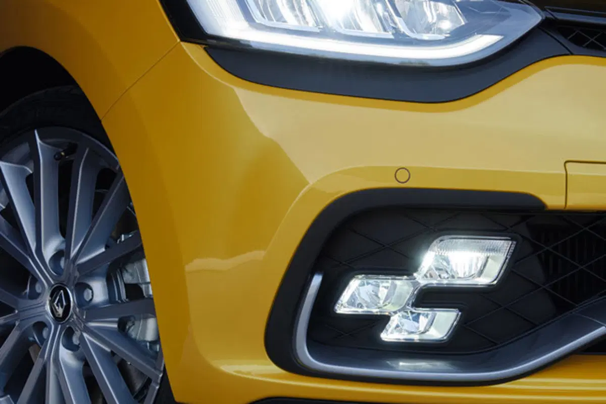 Renault Clio R.S restyling: ecco le novità della hatchback "pepata"