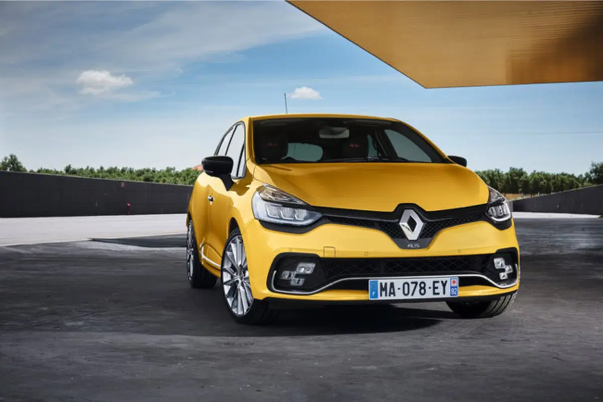Renault Clio R.S restyling: ecco le novità della hatchback "pepata" (4)