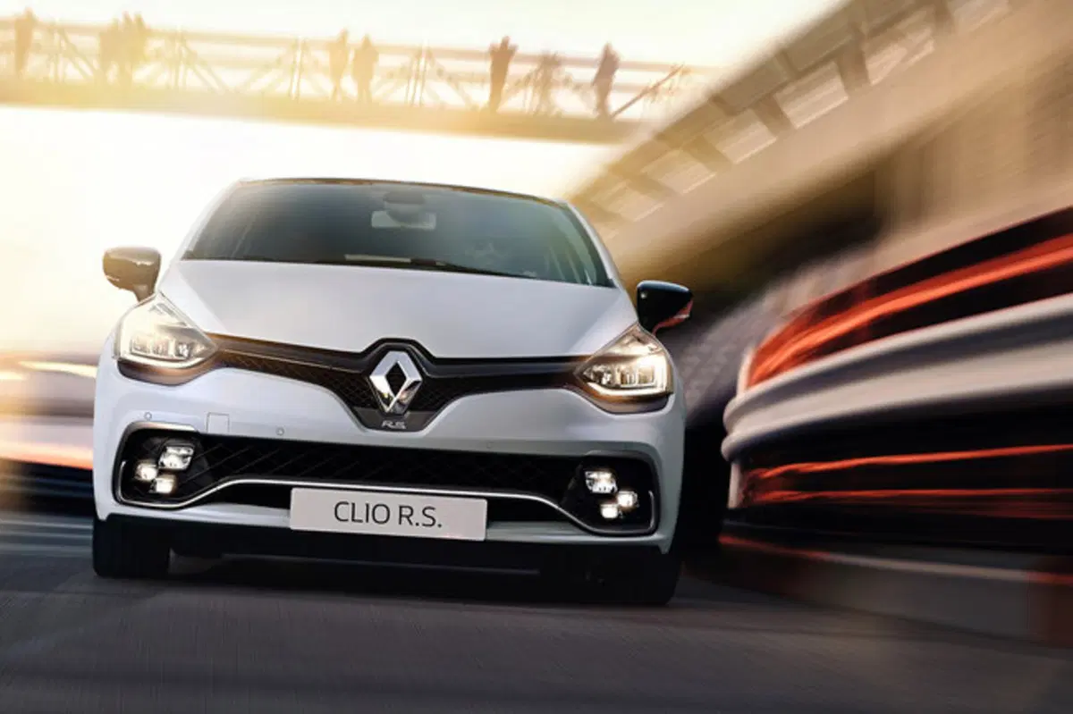 Renault Clio R.S restyling: ecco le novità della hatchback "pepata" (10)