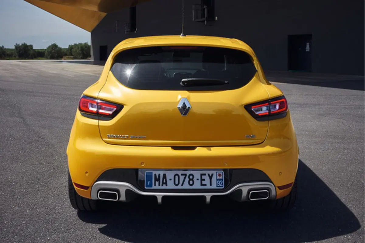 Renault Clio R.S restyling: ecco le novità della hatchback "pepata" (13)