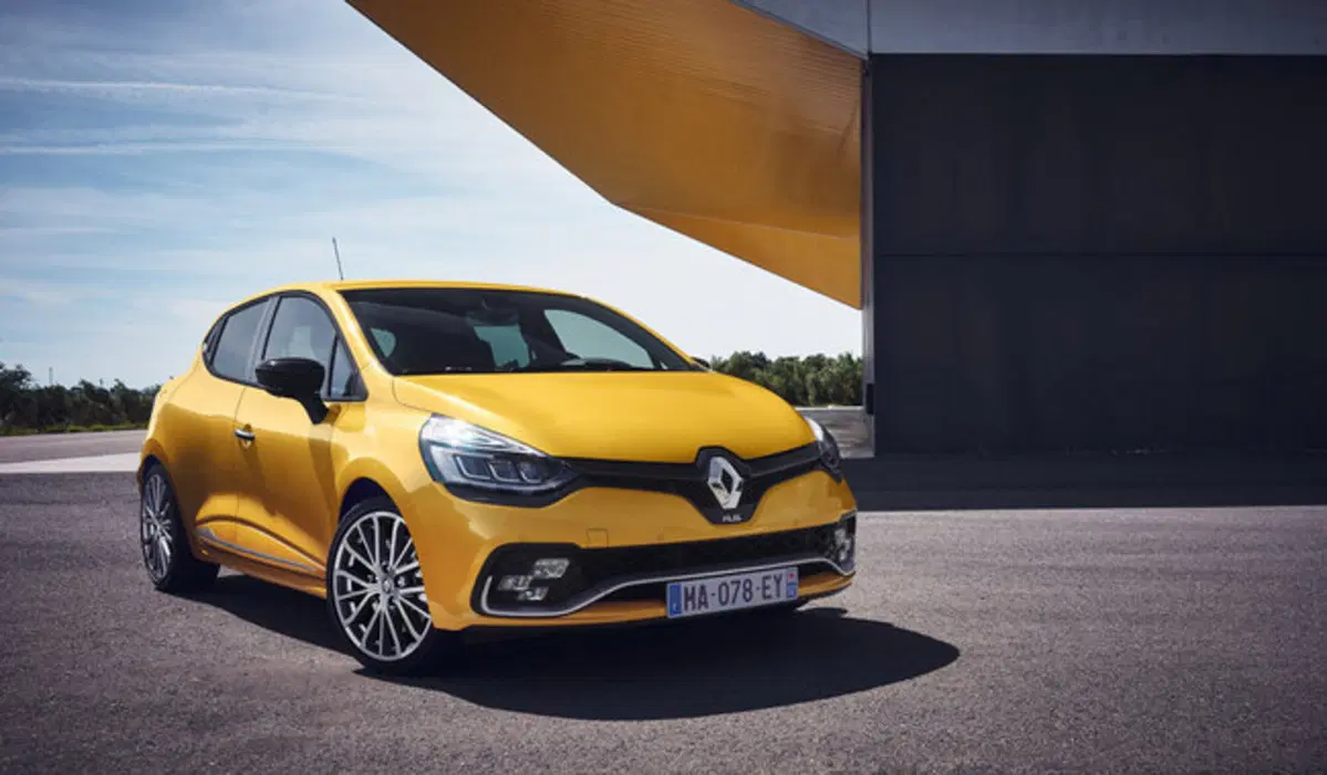 Renault Clio R.S restyling: ecco le novità della hatchback "pepata" (12)