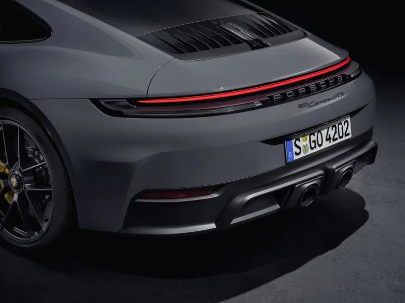 Porsche 911: il posteriore cela il flat six con l'ibrido
