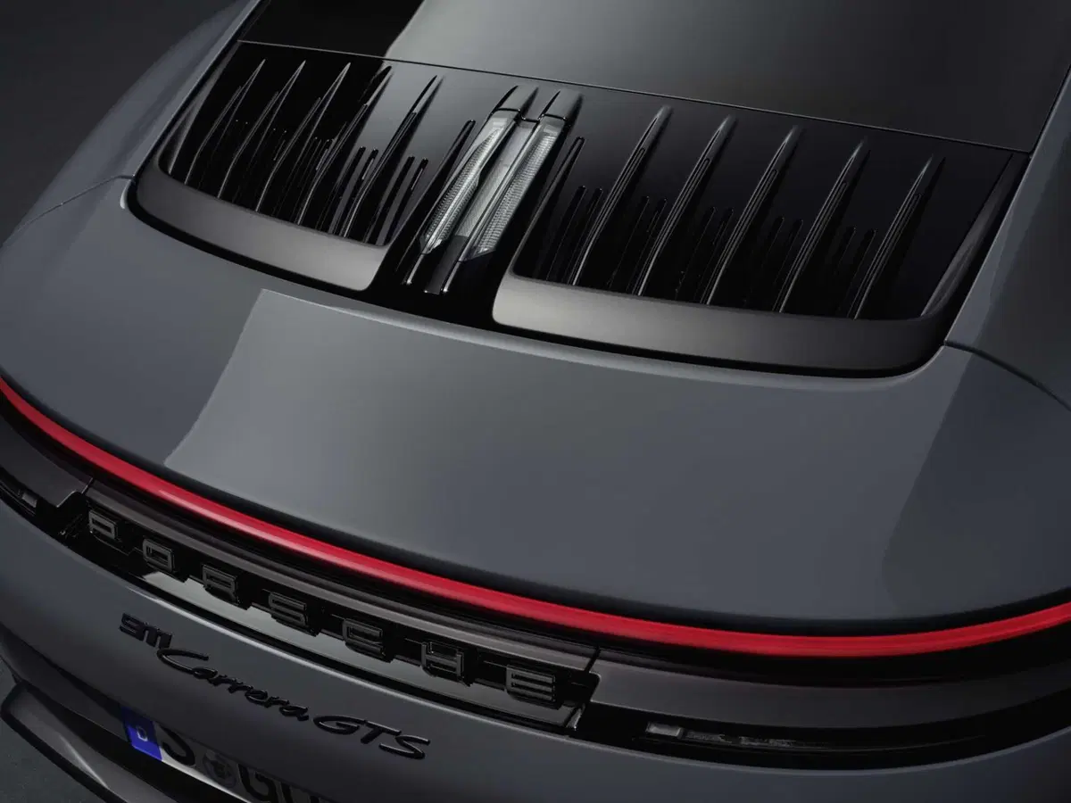 Porsche 911 ecco l'IBRIDA. Come è fatta la nuova GTS e come cambia la base