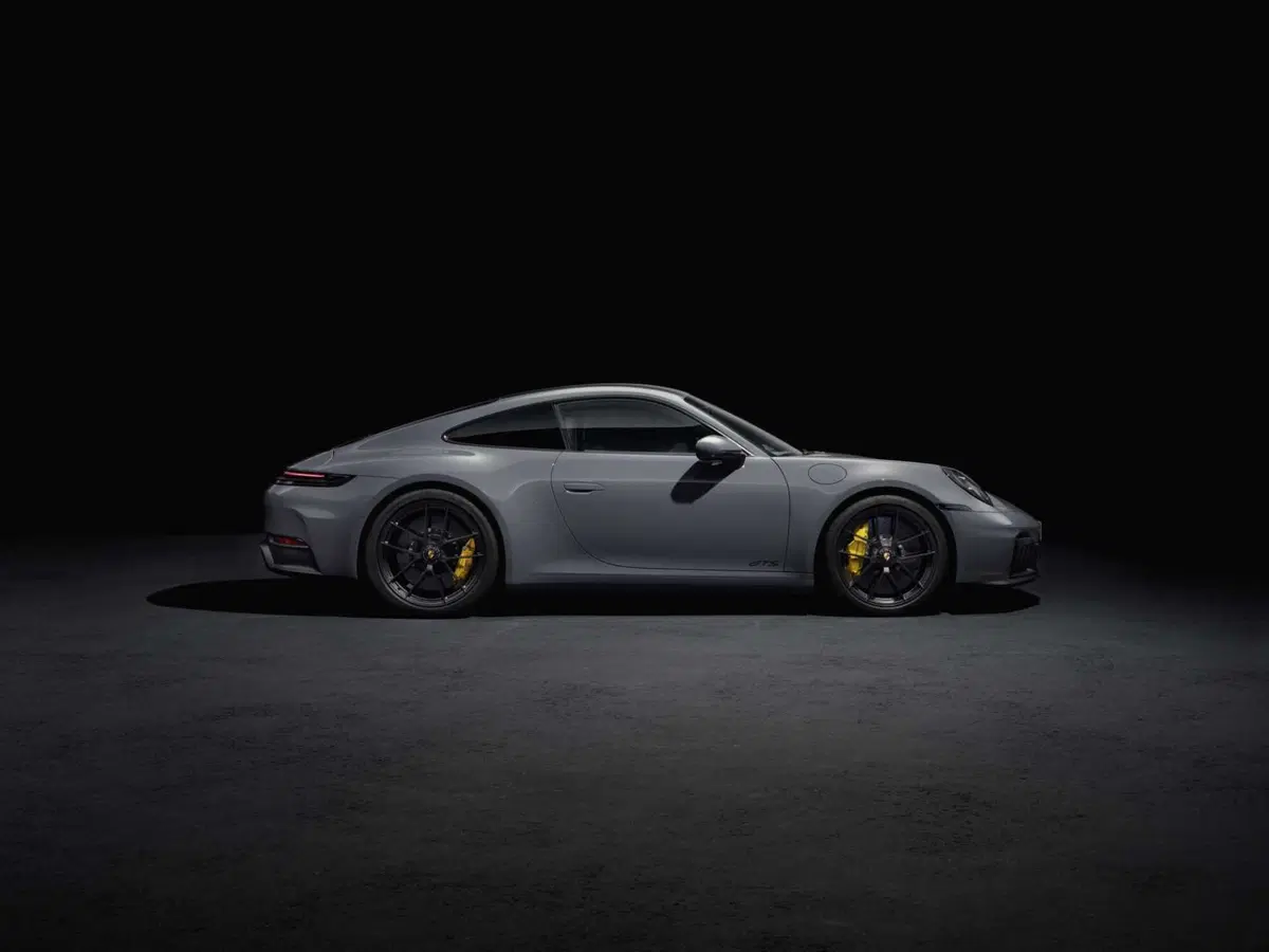 Porsche 911 ecco l'IBRIDA. Come è fatta la nuova GTS e come cambia la base (2)