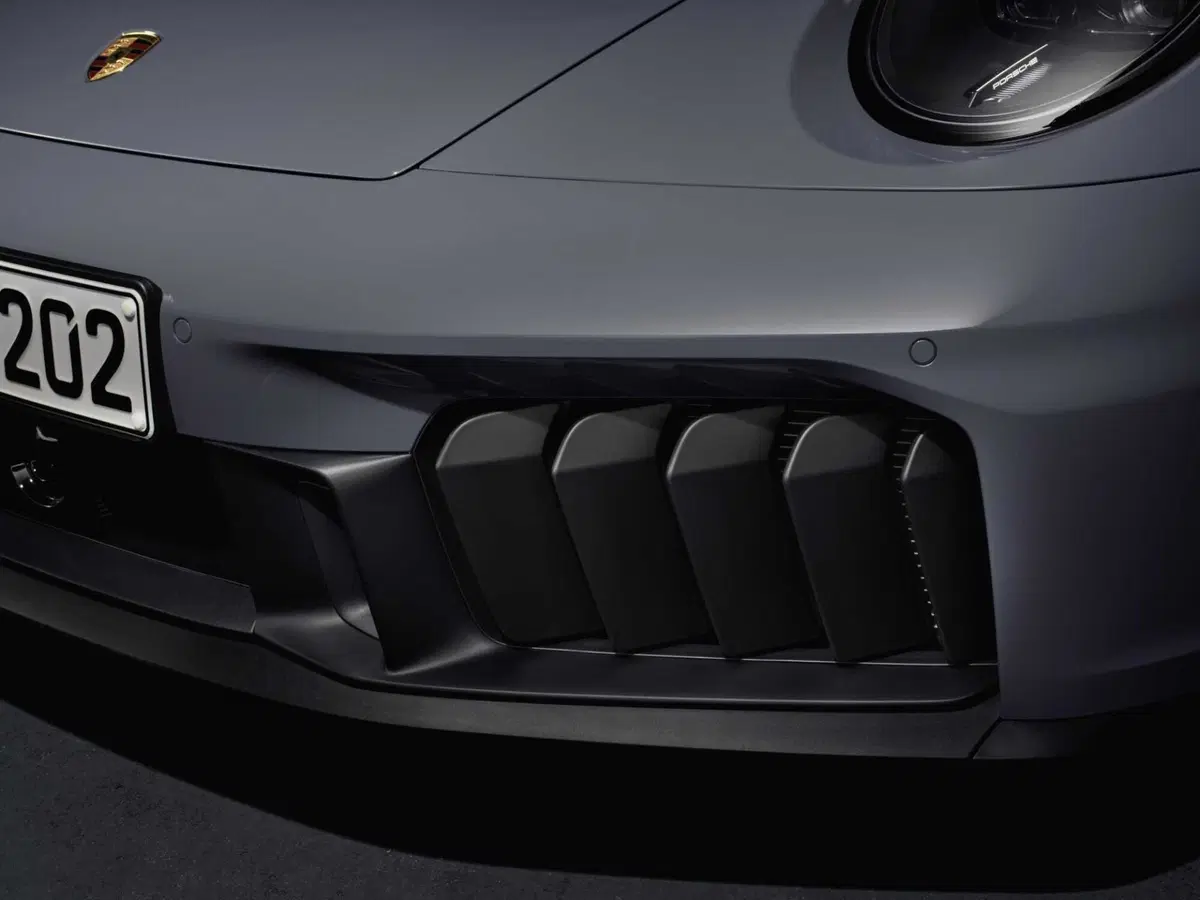 Porsche 911 ecco l'IBRIDA. Come è fatta la nuova GTS e come cambia la base (4)