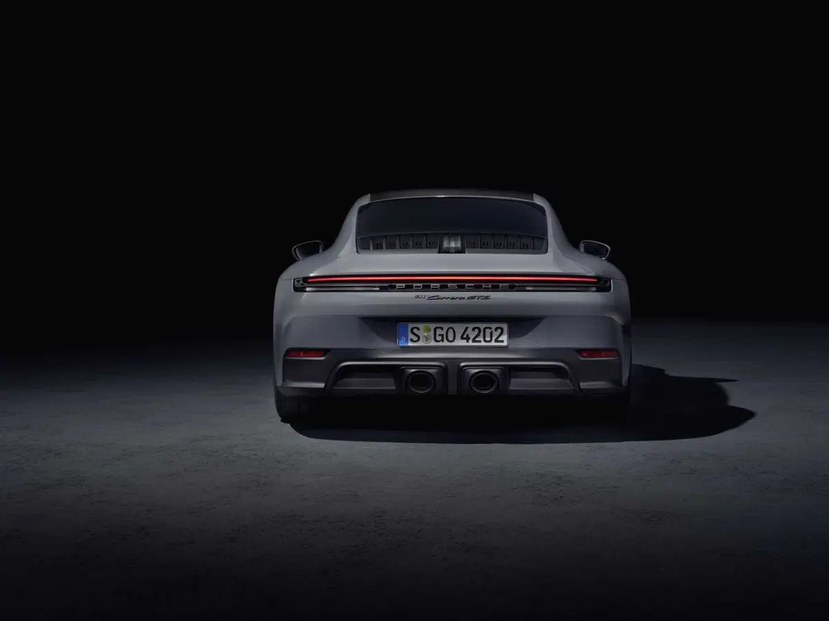 Porsche 911 ecco l'IBRIDA. Come è fatta la nuova GTS e come cambia la base (5)