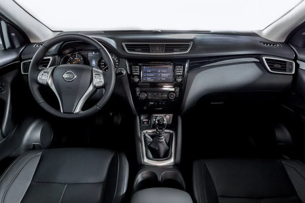 Nissan Qashqai Black Edition: "all black" in 3.360 esemplari (5)