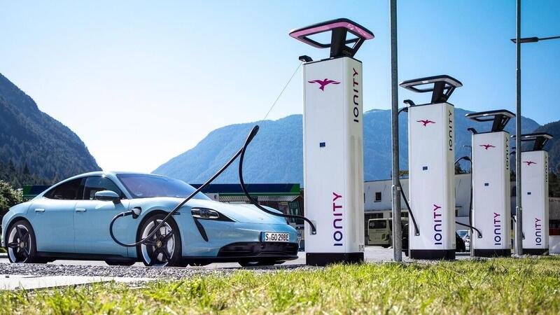 Auto Elettriche: la ricarica fast ora costa meno con Ionity, ecco i prezzi