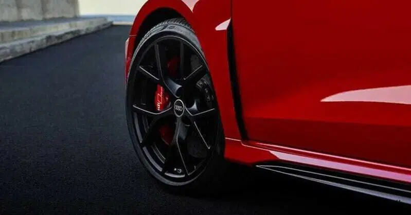 Pirelli: per l'Audi RS4 la gomma &egrave; sensoriale e con la track Adrenaline