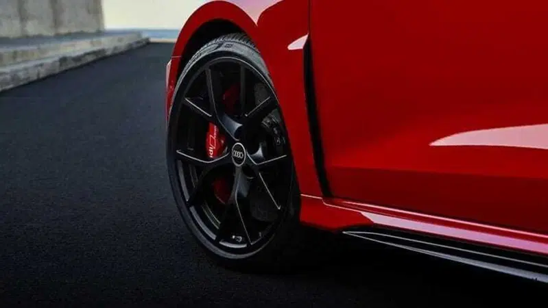 Pirelli: per l'Audi RS4 la gomma &egrave; sensoriale e con la track Adrenaline