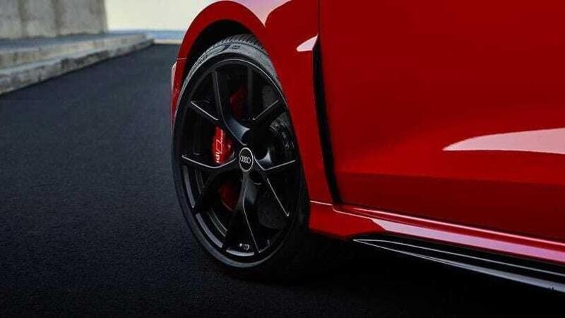 Pirelli: per l&#039;Audi RS4 la gomma &egrave; sensoriale e con la track Adrenaline