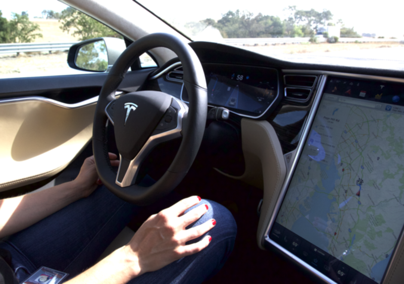 Tesla: non &egrave; l&#039;Autopilot la causa dell&#039;incidente mortale