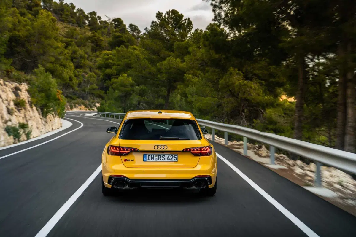 Audi RS4 Avant: l'edizione speciale limitata per i 25 anni ha un prezzo tosto (2)