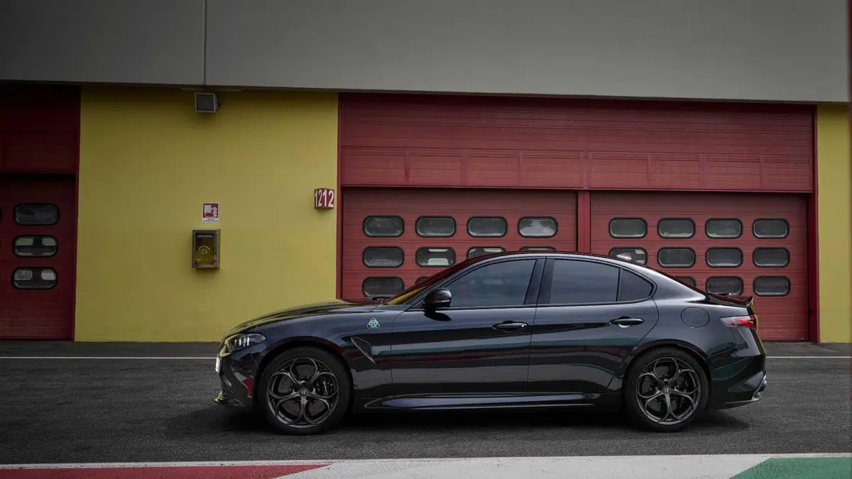 Alfa Romeo Giulia 2.9 V6 Quadrifoglio Super Sport 520cv auto (4)