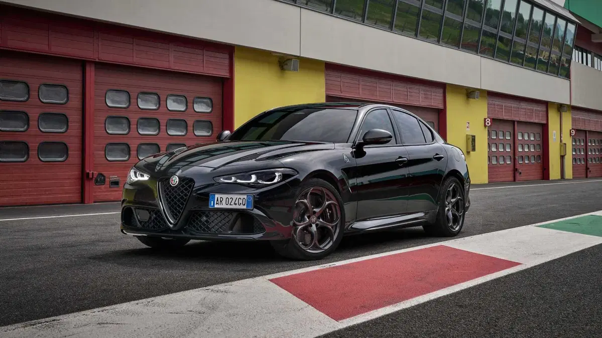 Alfa Romeo Giulia 2.9 V6 Quadrifoglio Super Sport 520cv auto (2)