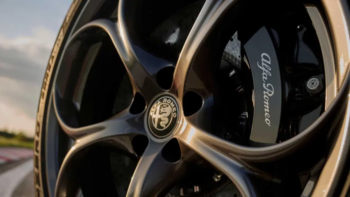 Alfa Romeo Giulia 2.9 V6 Quadrifoglio Super Sport 520cv auto (9)