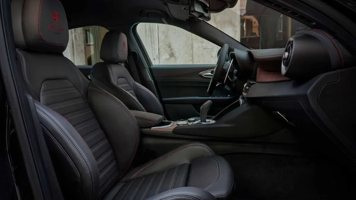 Alfa Romeo Giulia 2.9 V6 Quadrifoglio Super Sport 520cv auto (8)