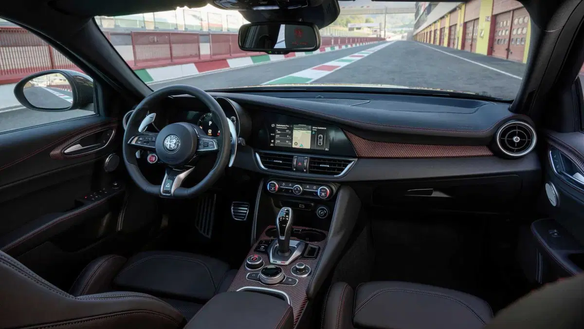 Alfa Romeo Giulia 2.9 V6 Quadrifoglio Super Sport 520cv auto (7)