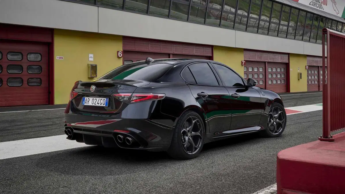 Alfa Romeo Giulia 2.9 V6 Quadrifoglio Super Sport 520cv auto (3)
