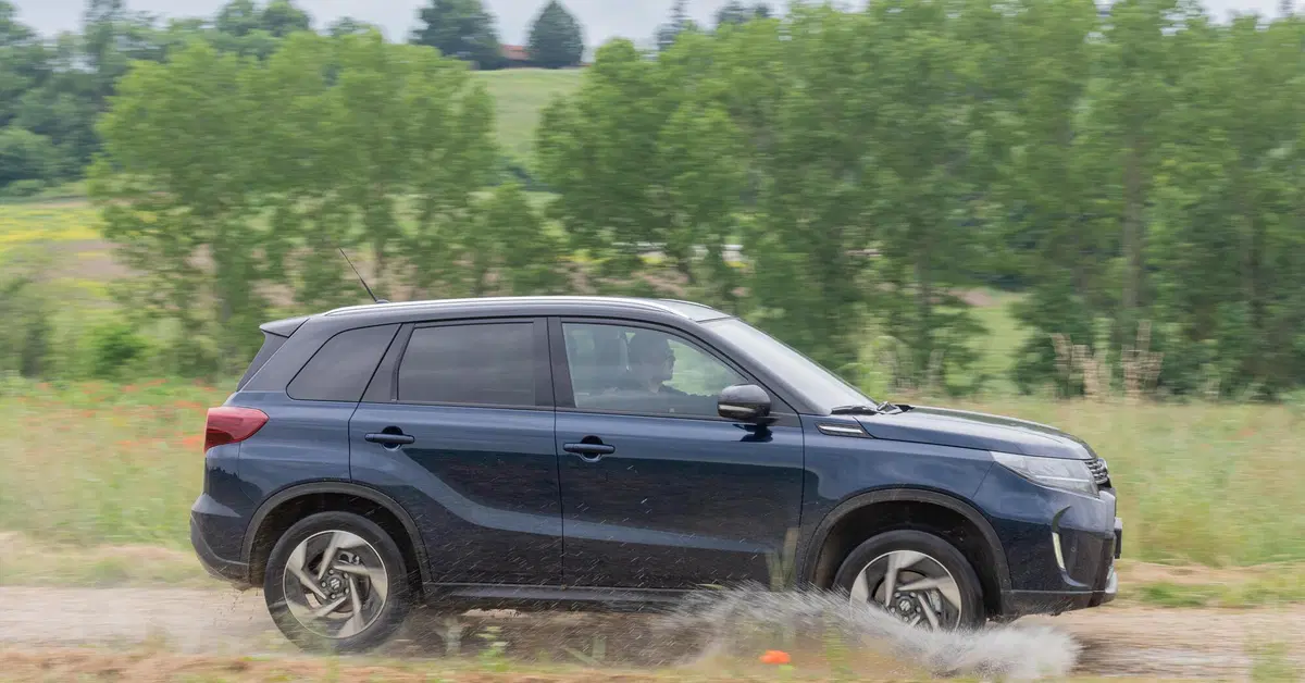 Suzuki Vitara 2024: com'&egrave; fatta e come va, le prestazioni e i dati tecnici