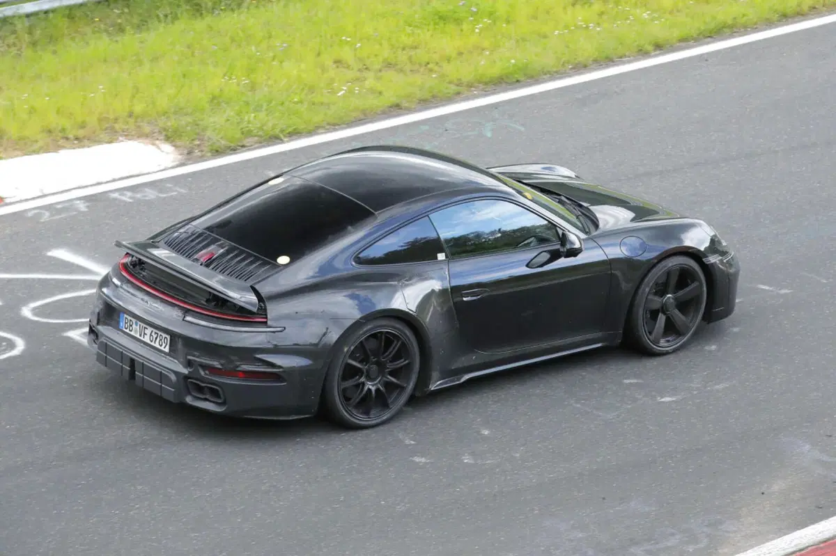 Porsche 911 Turbo: le foto spia svelano la nuova Touring  (7)