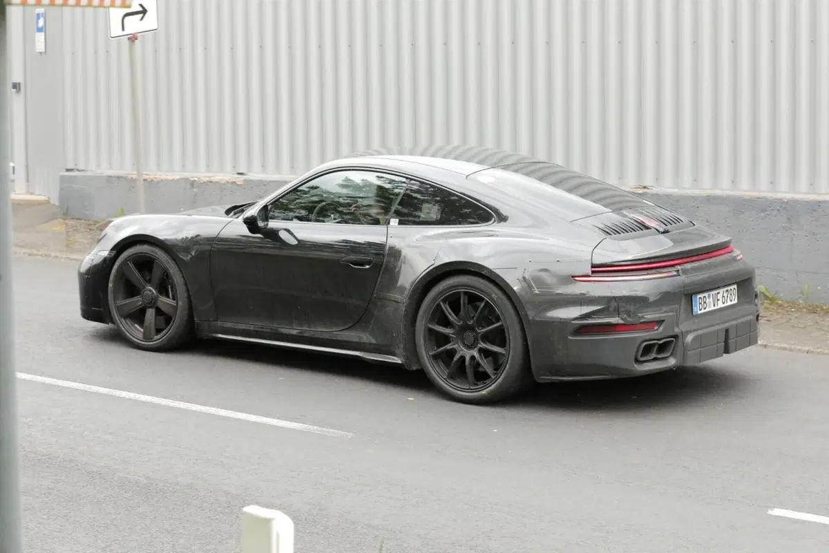 Porsche 911 Turbo: le foto spia svelano la nuova Touring  (8)