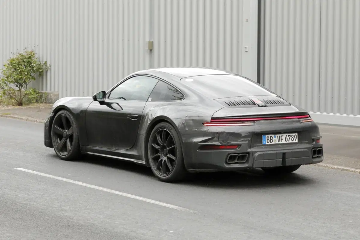 Porsche 911 Turbo: le foto spia svelano la nuova Touring  (11)