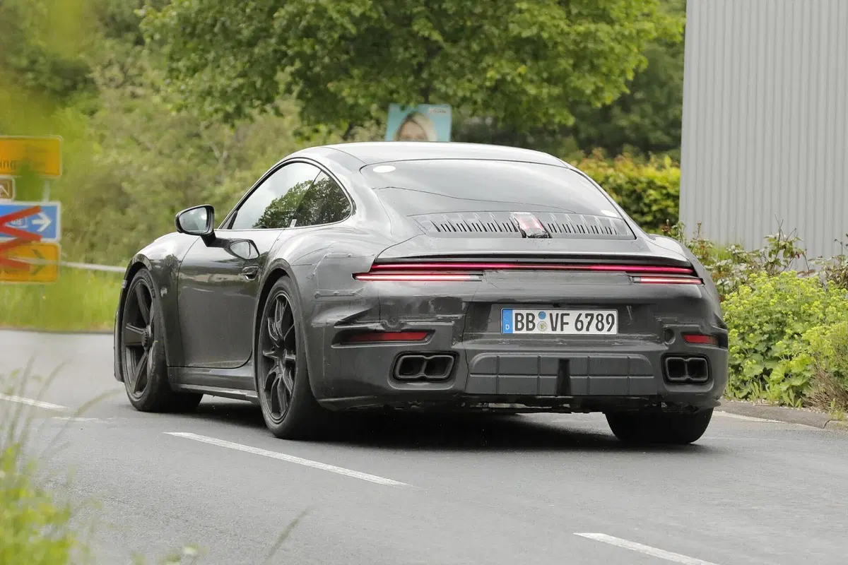 Porsche 911 Turbo: le foto spia svelano la nuova Touring  (12)