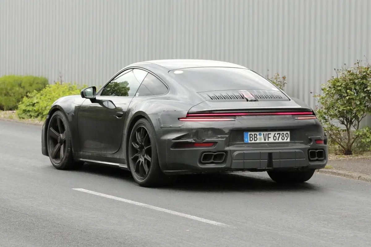 Porsche 911 Turbo: le foto spia svelano la nuova Touring  (13)