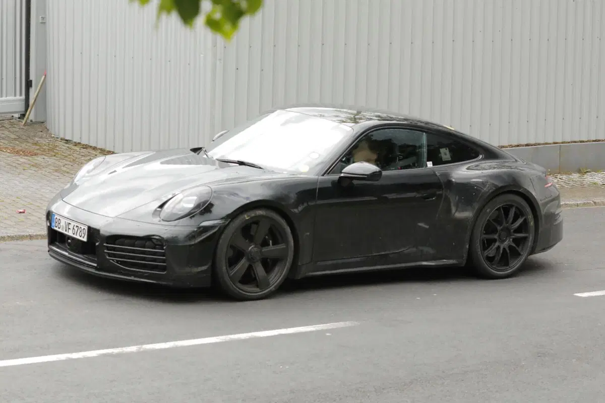 Porsche 911 Turbo: le foto spia svelano la nuova Touring  (14)
