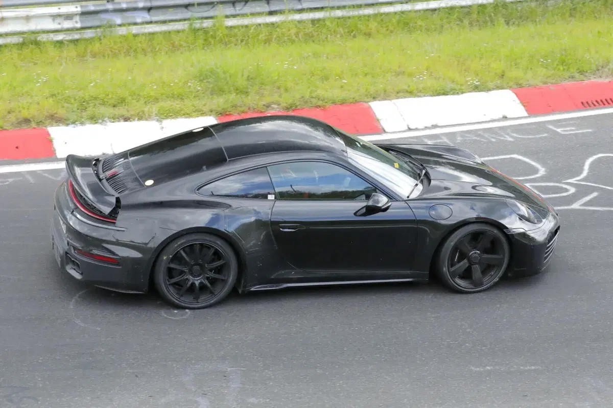 Porsche 911 Turbo: le foto spia svelano la nuova Touring  (15)