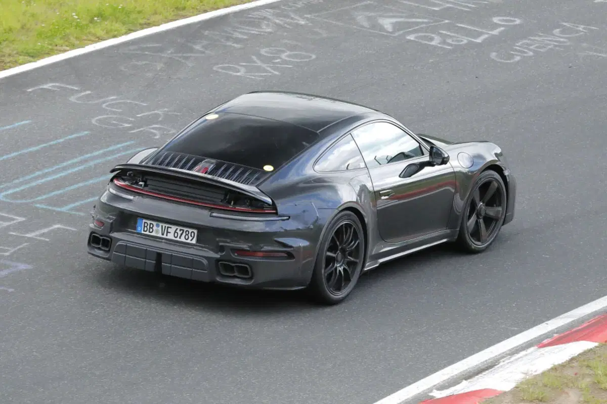 Porsche 911 Turbo: le foto spia svelano la nuova Touring  (16)