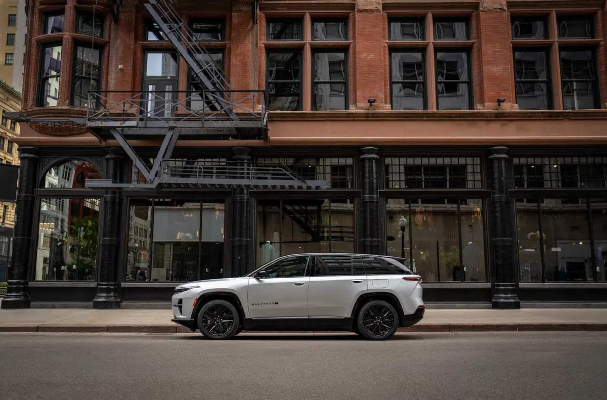 Jeep Wagoneer S: questa è una TOP JEEP elettrica che sfida Tesla (3)