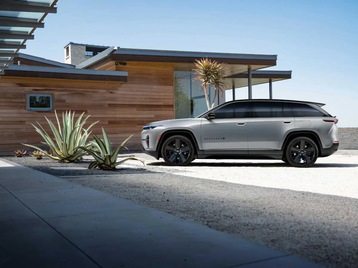 Jeep Wagoneer S: questa è una TOP JEEP elettrica che sfida Tesla (9)