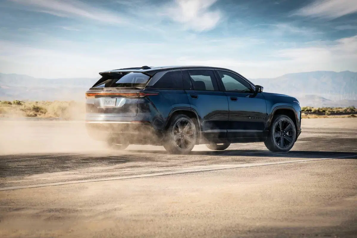 Jeep Wagoneer S: questa è una TOP JEEP elettrica che sfida Tesla (18)